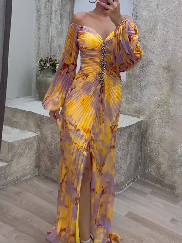 Festliches gelbes schulterfreies Damen Maxikleid mit Plissee, Schmetterlingsärmeln, perfekt als Abend- oder Partykleid.