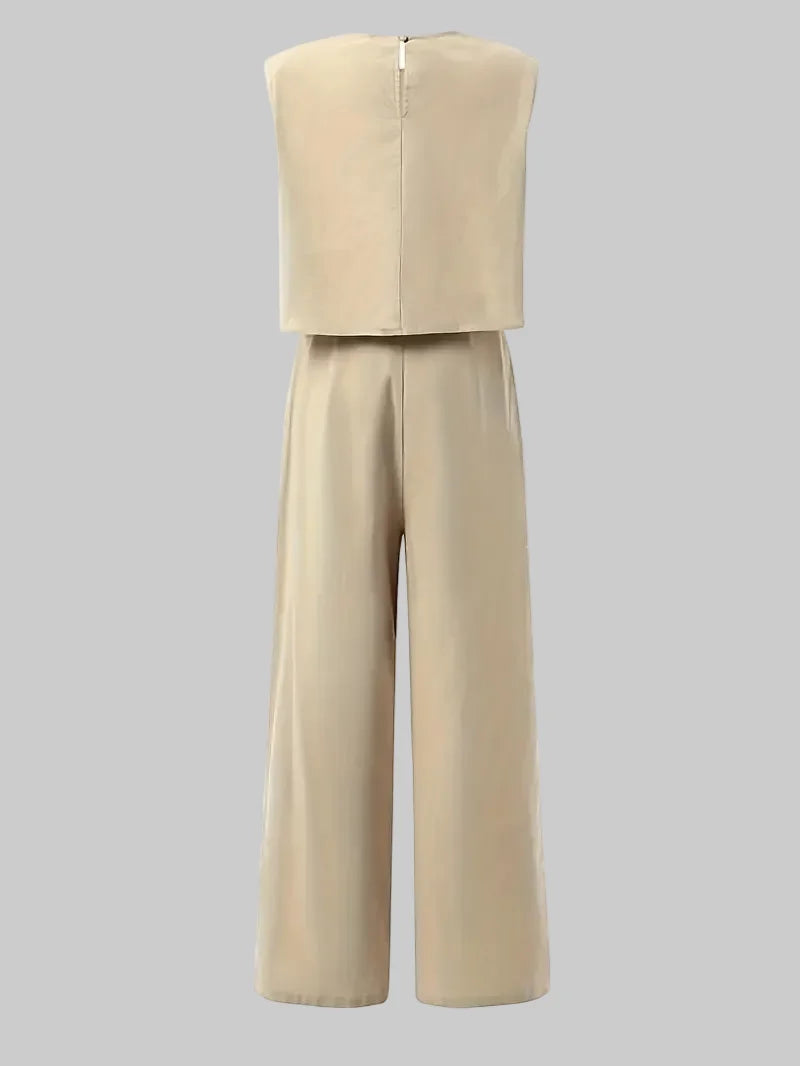 Eleganter Damen Leinen Zweiteiler: Ärmellose Bluse und fließende Leinenhose, ein Must-have für sommerliche Outfits.