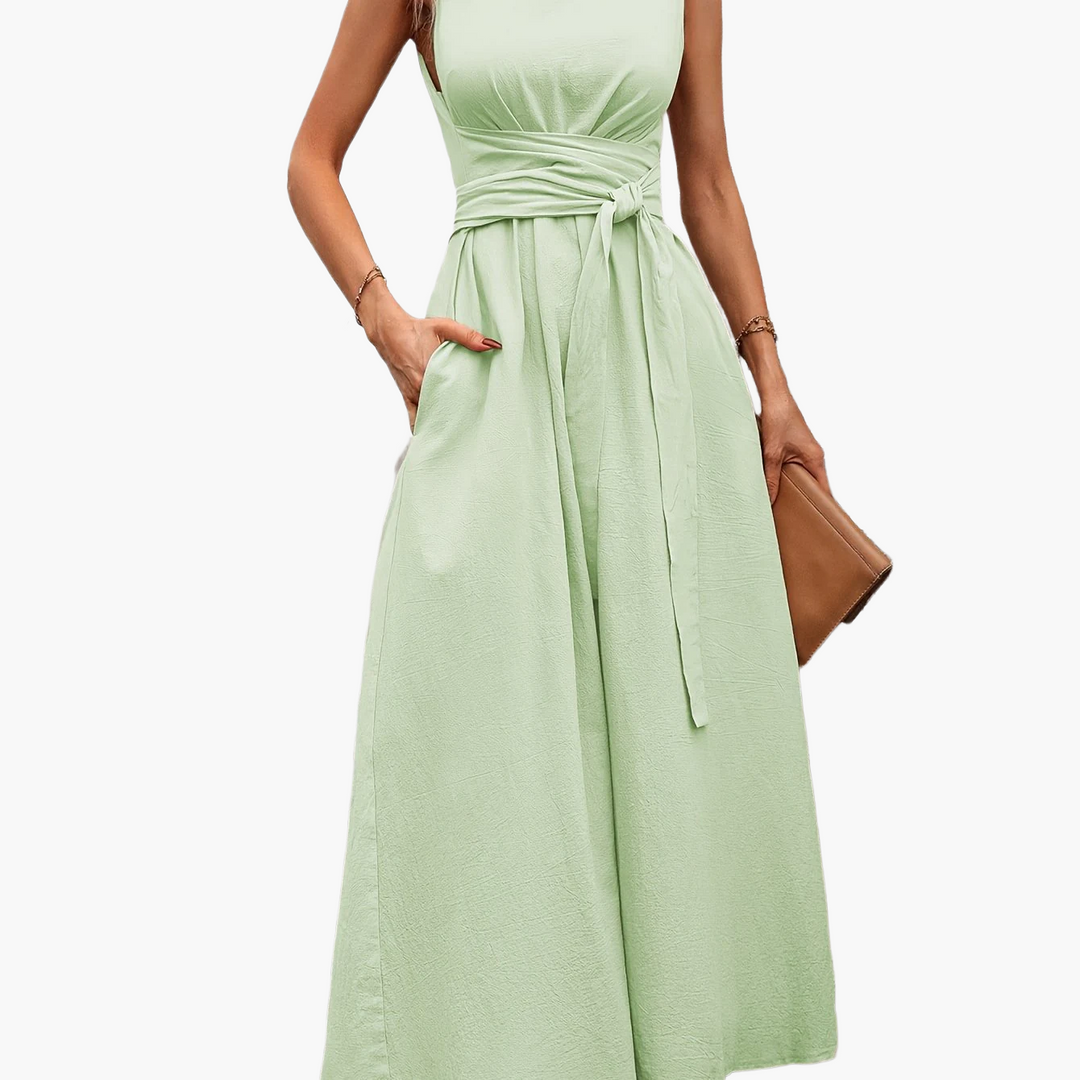 Eleganter Damen Jumpsuit für festliche Anlässe im Sommer, mit stilvollem Gürtel.