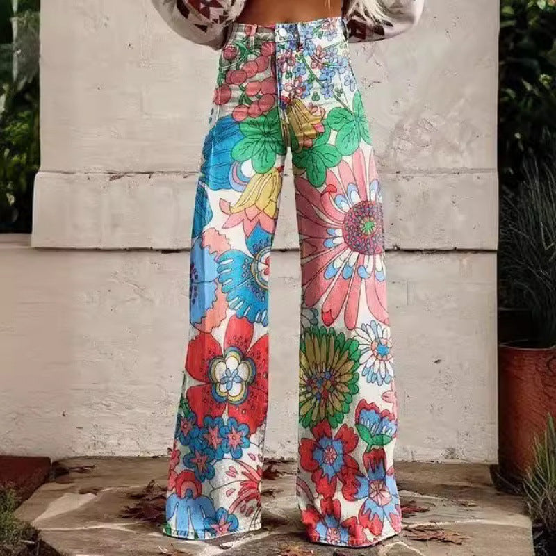 Sommerliche Damen Schlaghose mit lebhaftem Blumenmuster, perfekt für Frühling.