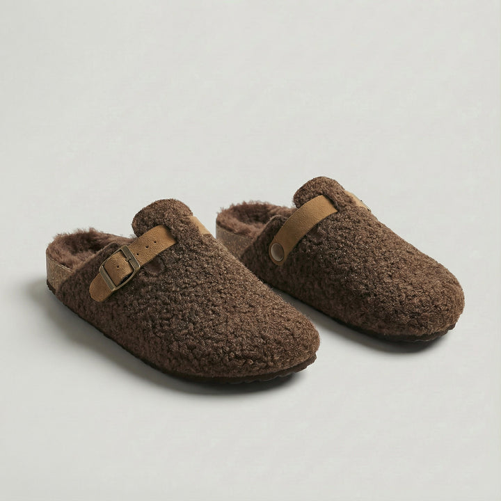 Praktische Damen Pantoffeln mit rutschfester Sohle, ideal für den täglichen Gebrauch zuhause. Maximaler Komfort.