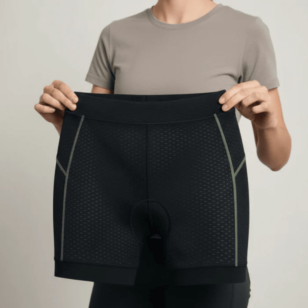 Damen Rennradhose, schwarz, mit Gelpolster für lange Strecken & intensive Trainingseinheiten.