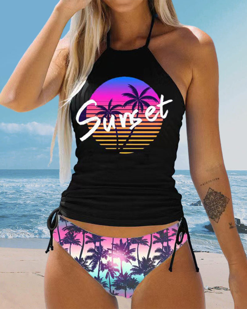 Stylisches Damen Tankini Set mit Palmenmotiv und Schnürung, ideal für Strandmode.