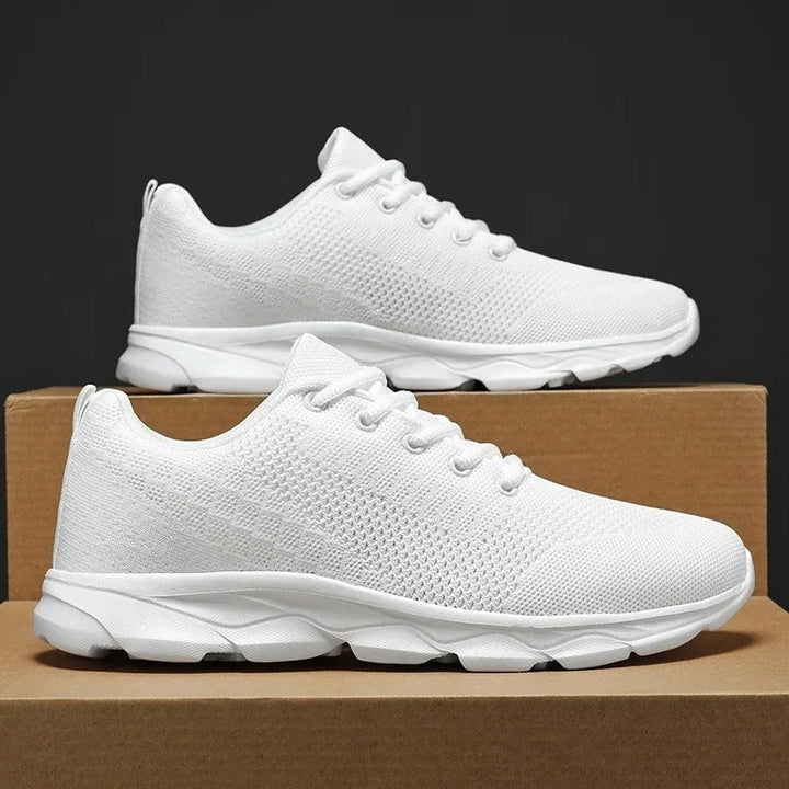 Vorderansicht der atmungsaktiven Herren Mesh Sneaker, ultraleichte Freizeitschuhe für Komfort & Performance.