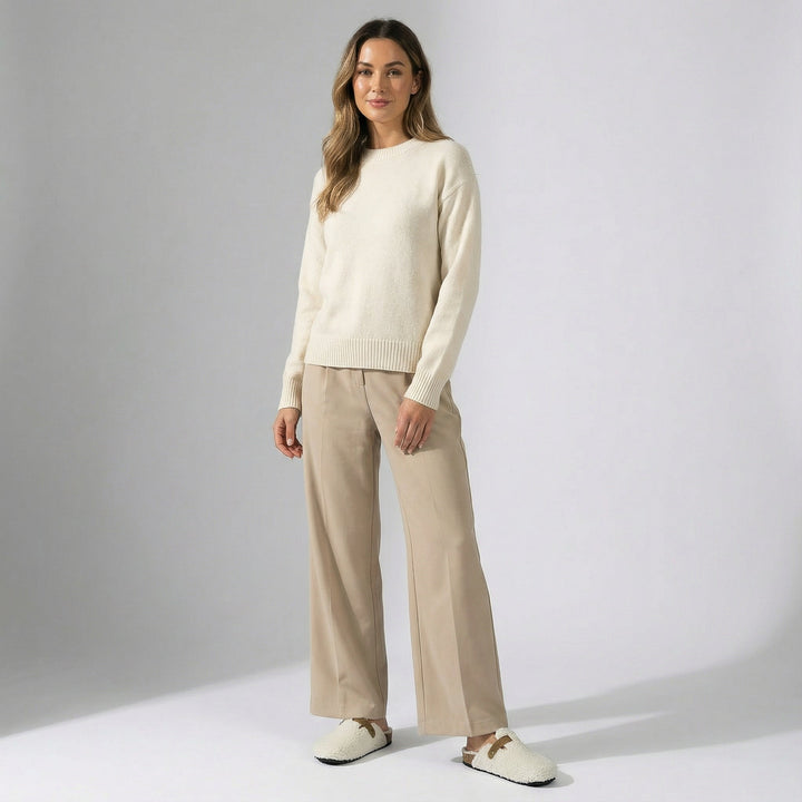 Rutschfeste Damen Hausschuhe in stilvollem Design, bieten Sicherheit und Bequemlichkeit auf allen Böden.
