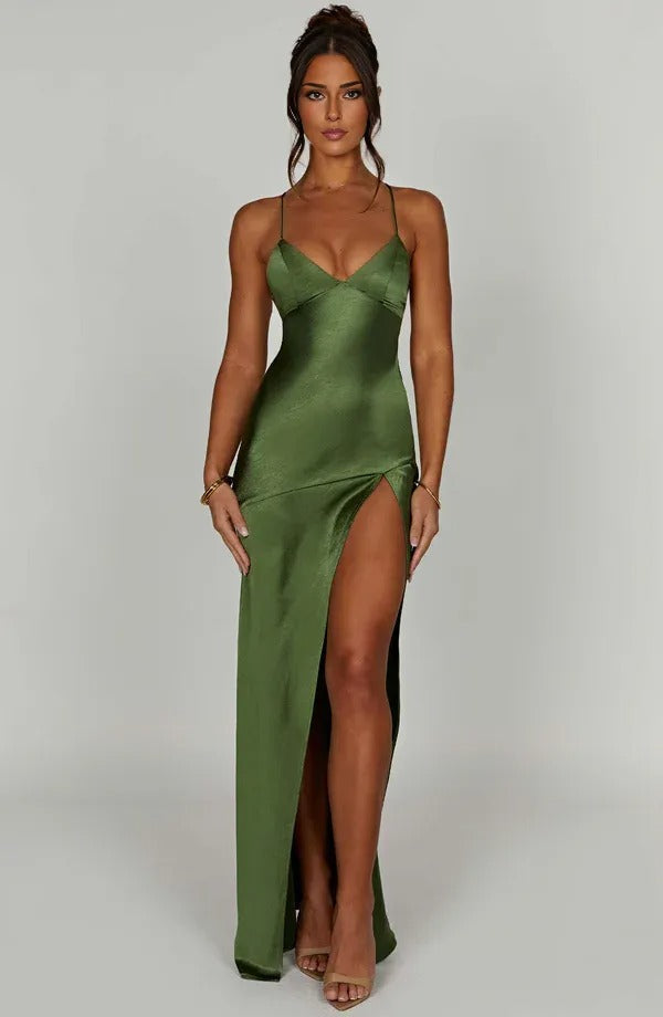 Modisches Damen Maxikleid mit V-Ausschnitt, figurbetontem Schnitt und sexy Beinschlitz für besondere Anlässe.