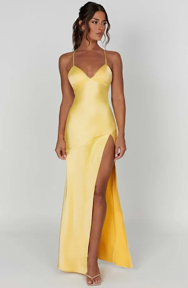 Bodenlanges Damen Maxikleid, ideal als festliches Abendkleid mit V-Ausschnitt und hohem Schlitz.
