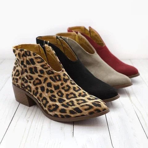 Modische Damen Stiefeletten: V-Schnitt, bequemer Blockabsatz und seitlicher Reißverschluss. Eleganz trifft Komfort.