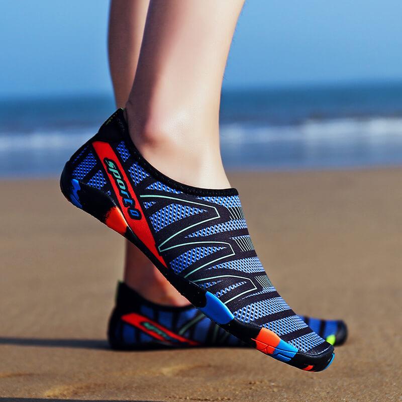 Flexible, rutschfeste Aquaschuhe für Herren und Damen. Perfekt als Schwimmschuhe am Strand und im Wasser.