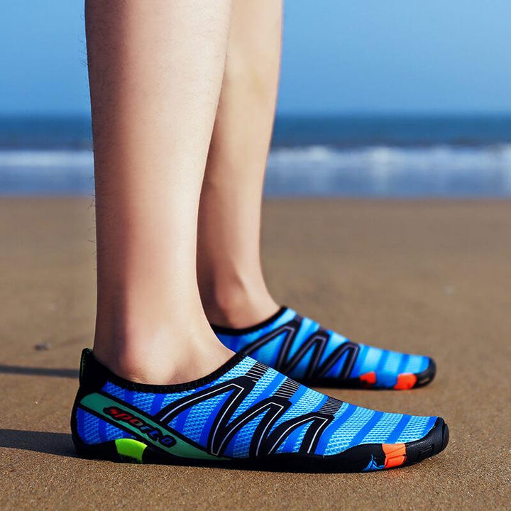 Vielseitige Aquaschuhe, ideal für Wassersport, Strand & Urlaub. Schnelltrocknende und rutschfeste Badeschuhe.