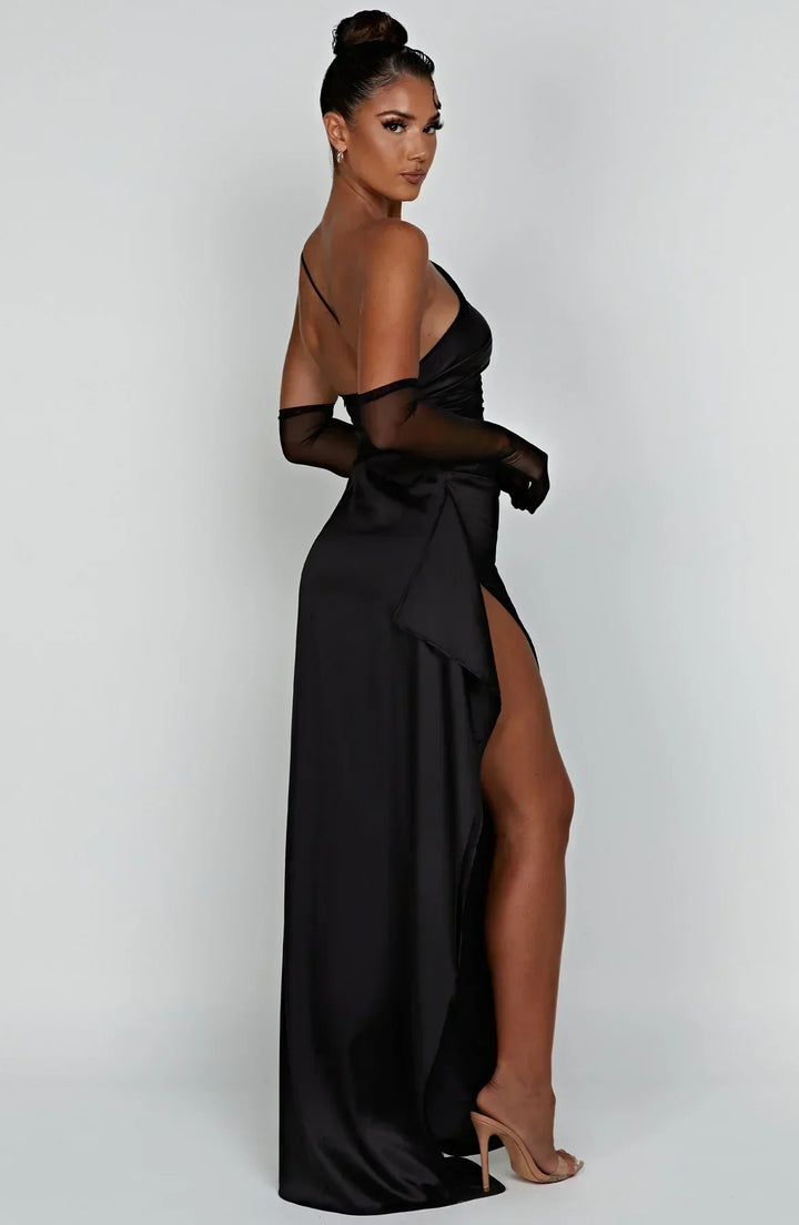 Stilvolles One-Shoulder Abendkleid für besondere Anlässe, fliessende Frauenmode.
