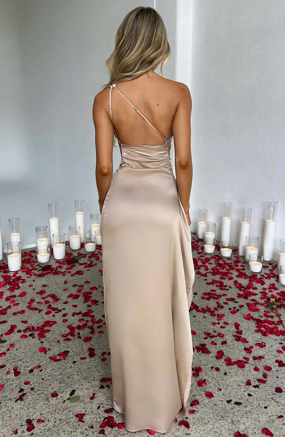 Maxikleid One-Shoulder, fliessendes Design, elegant für Damen, ideal für festliche Events.