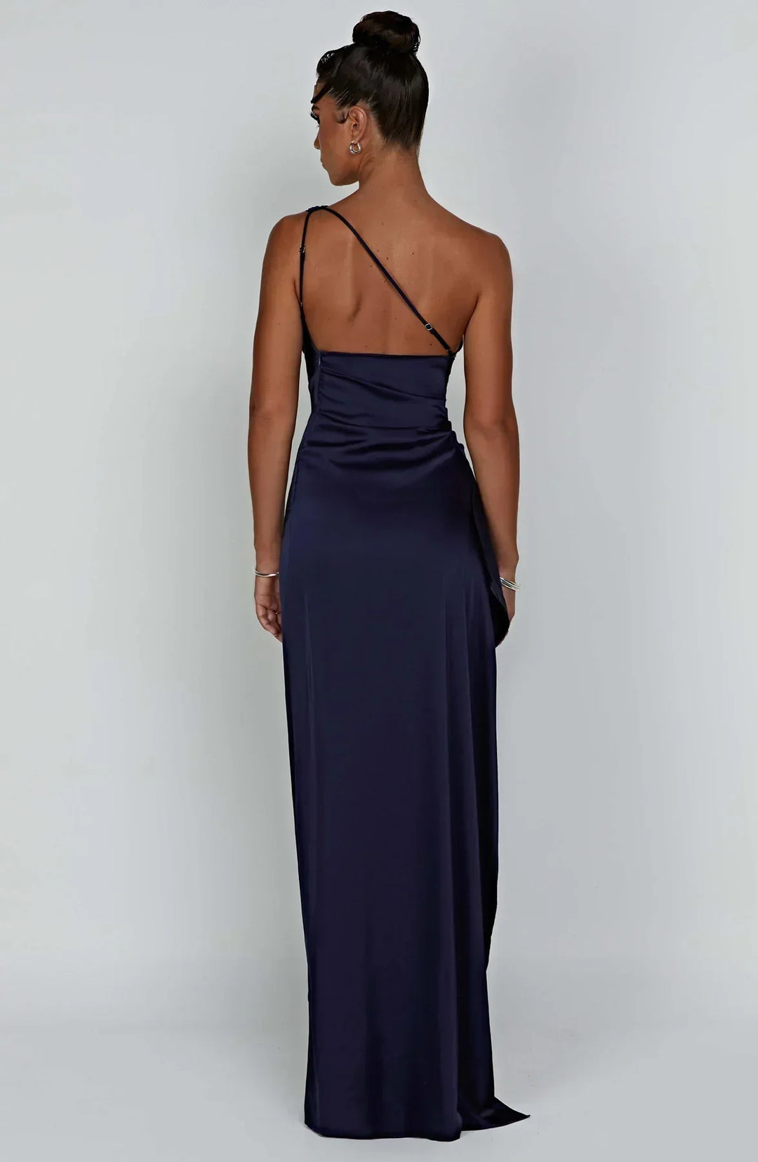 Stilvolles Abendkleid One-Shoulder für Frauen, fliessend, ideal für Cocktailpartys.