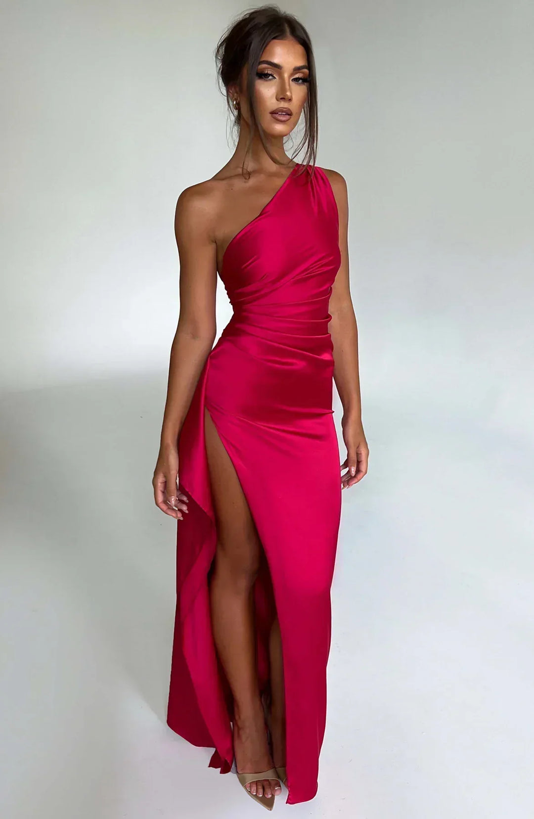 Damen elegantes One-Shoulder Maxikleid, fliessend, perfekt für festliche Anlässe & Hochzeiten.