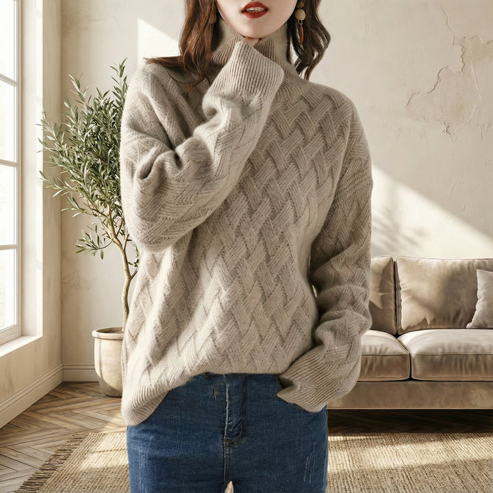Klassischer Damen Zopfmuster-Rollkragenpullover in Kamel, perfekt für Business und Freizeit, warm & chic.