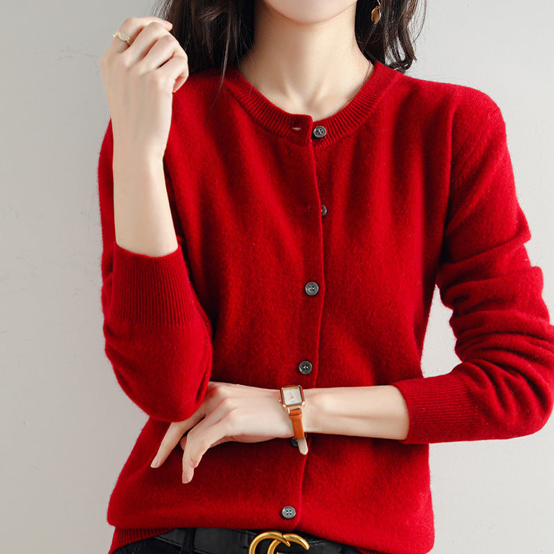 Komfortabler Damen Strickcardigan mit Knopfleiste, perfekt für kühle Tage und elegantes Styling.