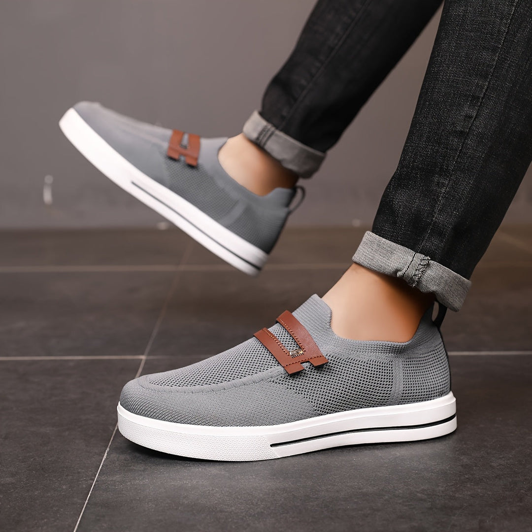 Komfortabler Herren Sneaker ohne Schnürsenkel, leicht & flexibel für den Alltag.