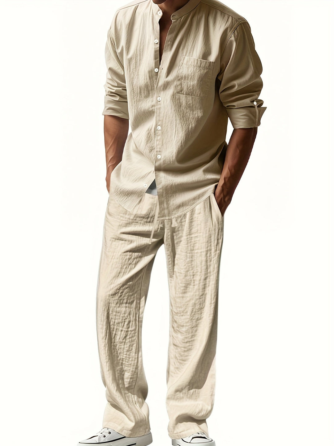 Modernes Herren Freizeitkleidung Set mit Stehkragen Hemd & lockerer Hose, ideal für warme Tage und Urlaub.