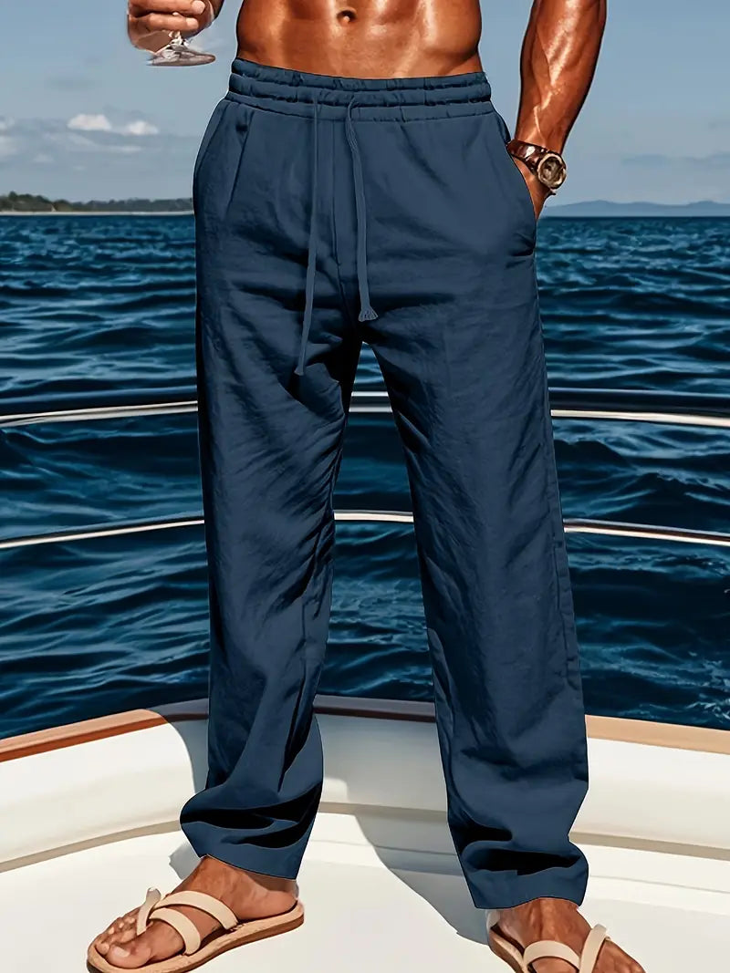 Bequeme Herren Sommerhose, blau, locker sitzend. Vielseitig für Strand & Freizeit.