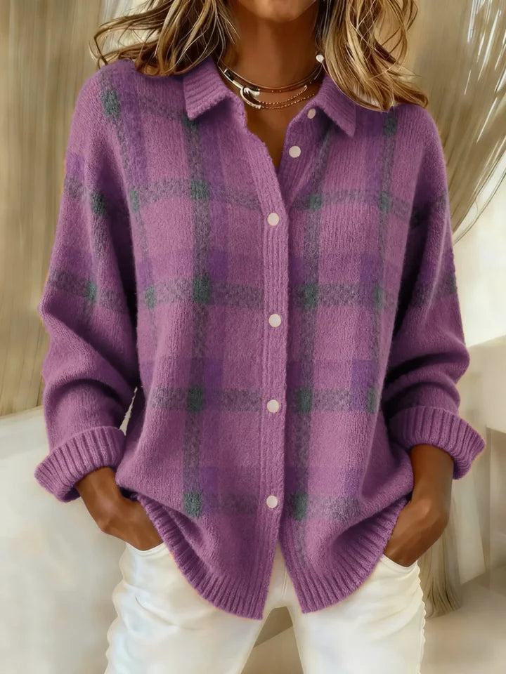 Bequemer Damen-Pullover, kariert & warm. Langes Knopfshirt für gemütliche Herbst- und Wintermode. Modisch & lässig.