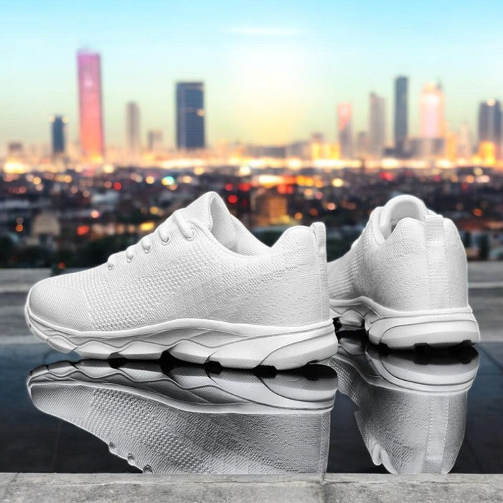 Ein Paar ultraleichte Herren Mesh Sneaker, atmungsaktive Komfortschuhe für Freizeit, Sport & den Sommer.