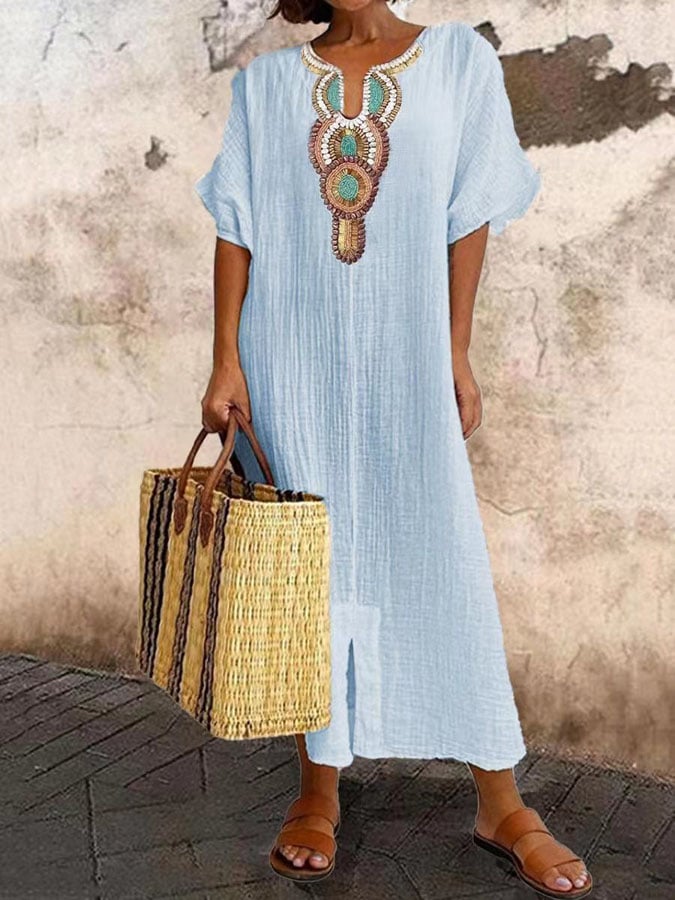 Damen Sommerkleid: Kaftan-Maxikleid mit detaillierten Stickereien. Ein luftiges festliches Kleid.