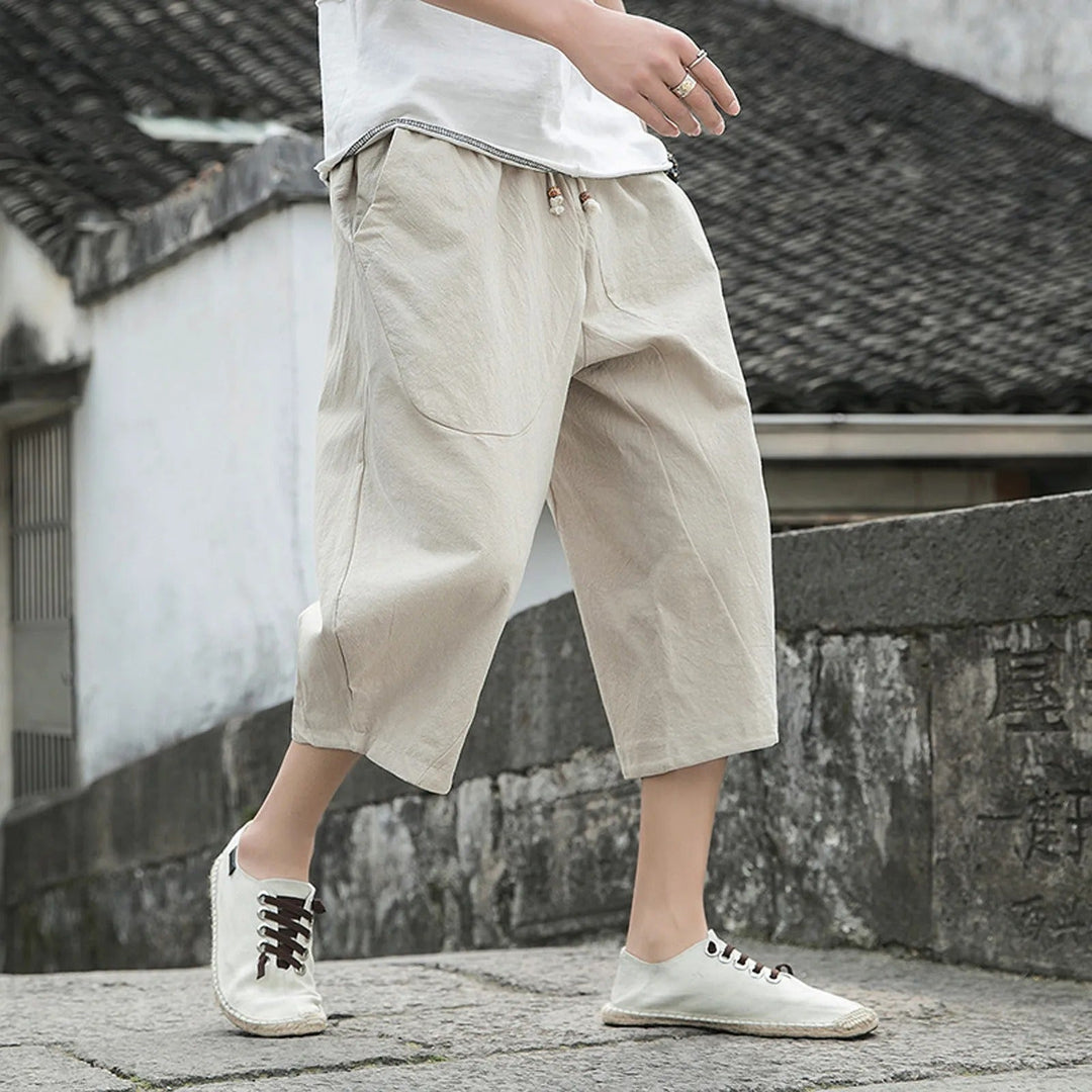 Herren Sommer Dreiviertelhose, casual und bequem für warme Tage. Ideal für Freizeit und Alltag.
