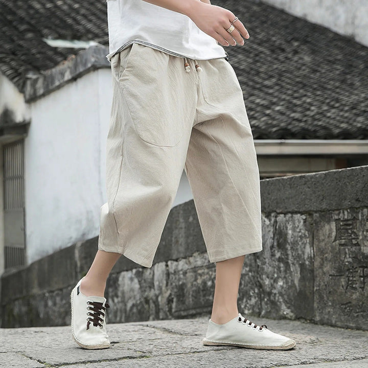 Herren Sommer Dreiviertelhose, casual und bequem für warme Tage. Ideal für Freizeit und Alltag.