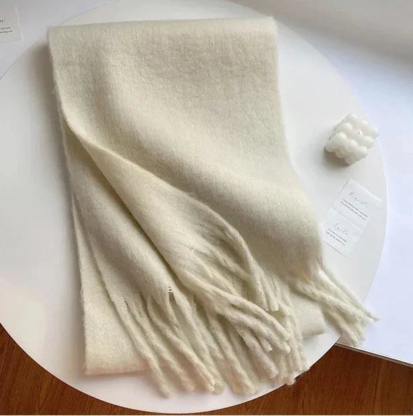 Dicker Damen Winterschal, ideal zum Layering, hält mollig warm an kalten Tagen.