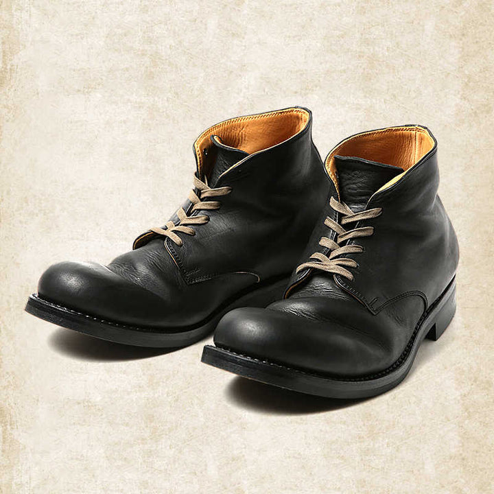 Braune Herren Retro Schnürstiefel. Klassische Vintageschuhe mit rutschfester Sohle für optimalen Halt.
