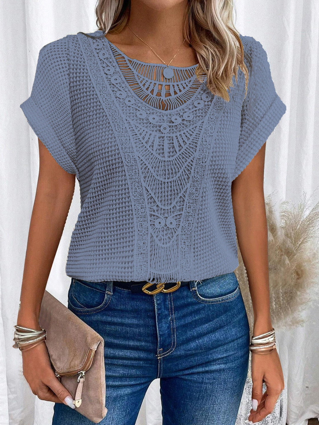 Modisches Damen Kurzarmshirt aus Spitze, elegantes Basic Oberteil für Freizeit und Sommer. Casual Chic Design.