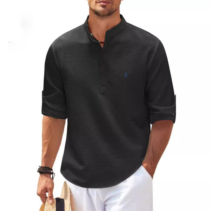 Modernes Herren Stehkragenhemd für den Sommer, stylish & leicht. Ideal als Freizeit- oder Urlaubshemd für Herren.