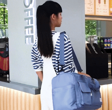 Große, wasserdichte Reisetasche, unisex, mit verstellbarem Schultergurt, perfekt für Wochenenden.