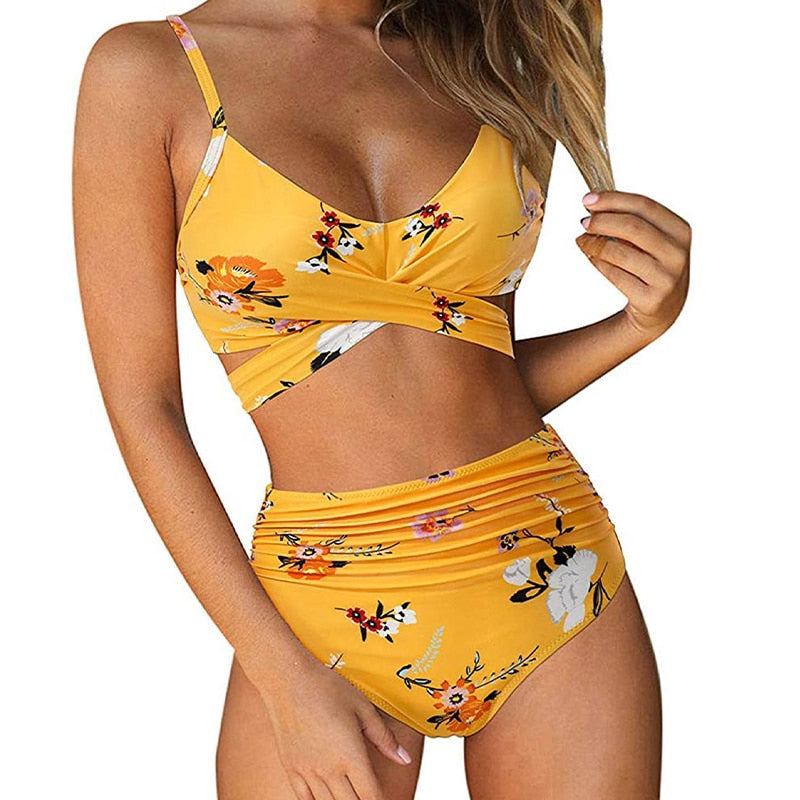Eleganter High Waist Bikini für Damen, stylisches Sommer Outfit, perfekt für sonnige Tage am Meer.