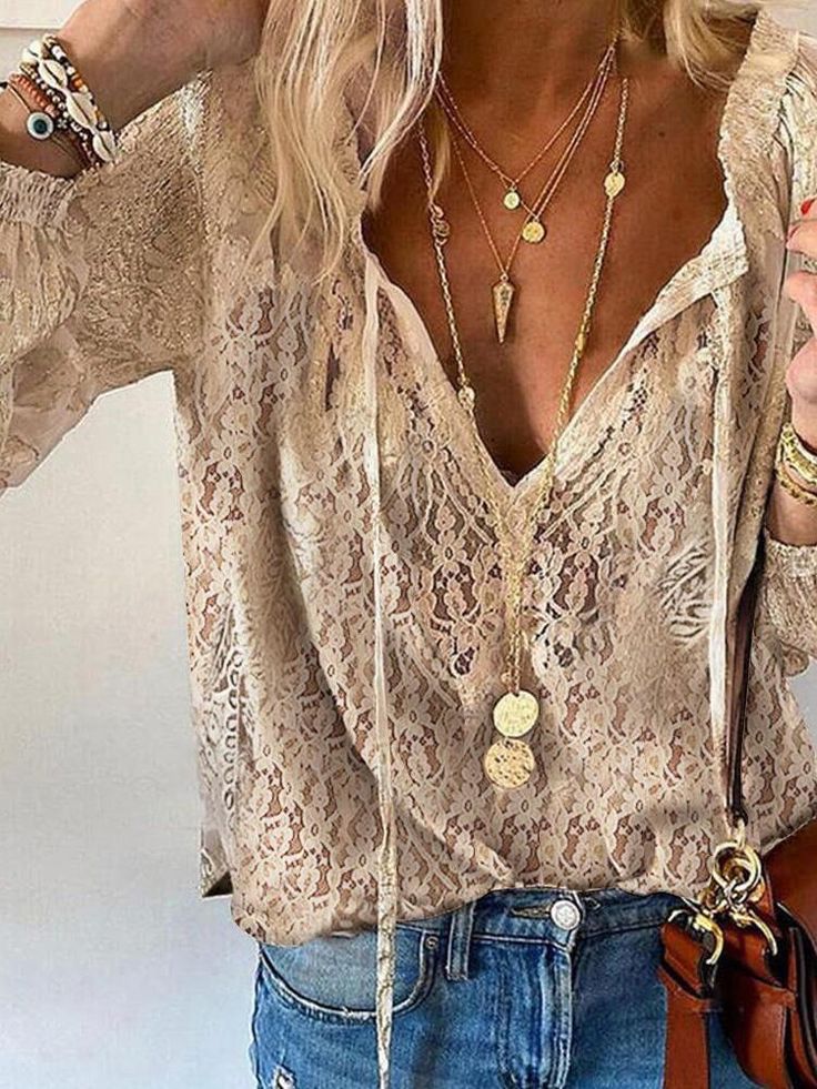 Damen Boho Bluse mit V-Ausschnitt, leicht & sommerlich. Perfekt für legere Freizeitmode.