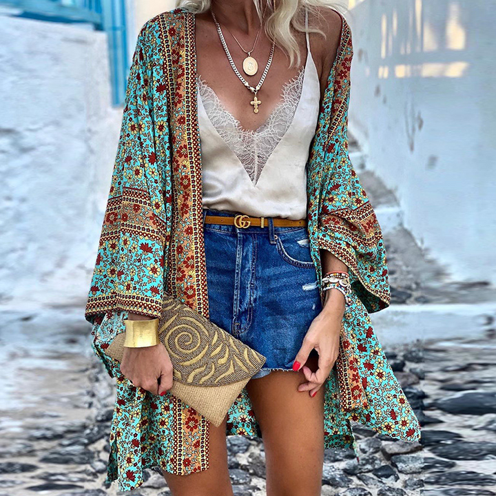 Lockerer Damen Kimono Cardigan im Boho-Stil, ideal als luftiges Oberteil für warme Frühlingstage und Urlaub.