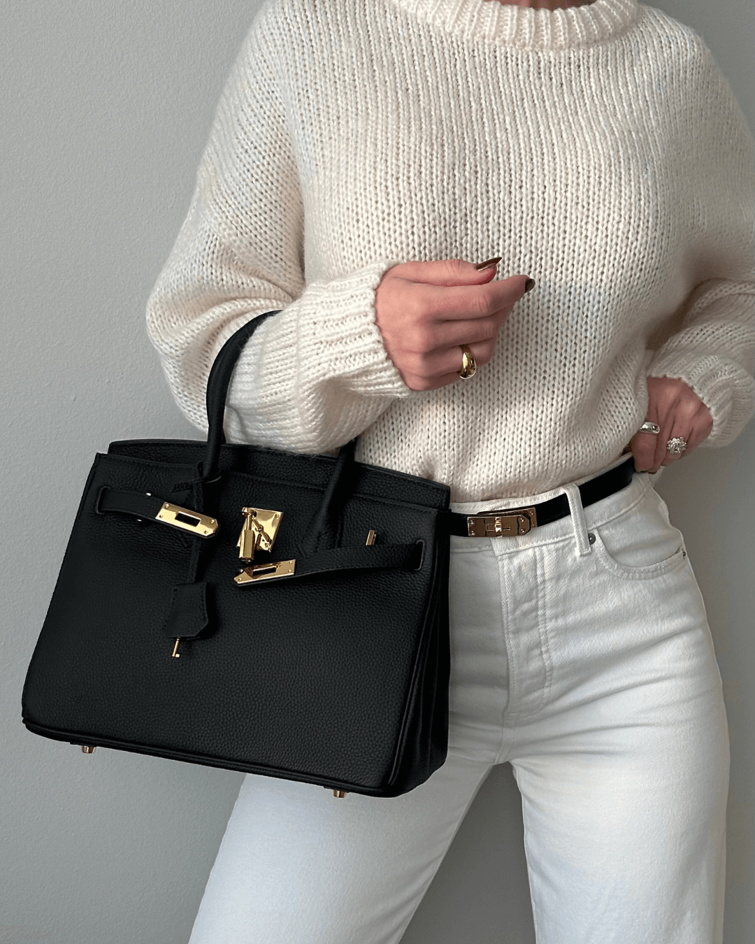 Stilvolle braune Leder Umhängetasche, groß und praktisch für Damen als Accessoire.