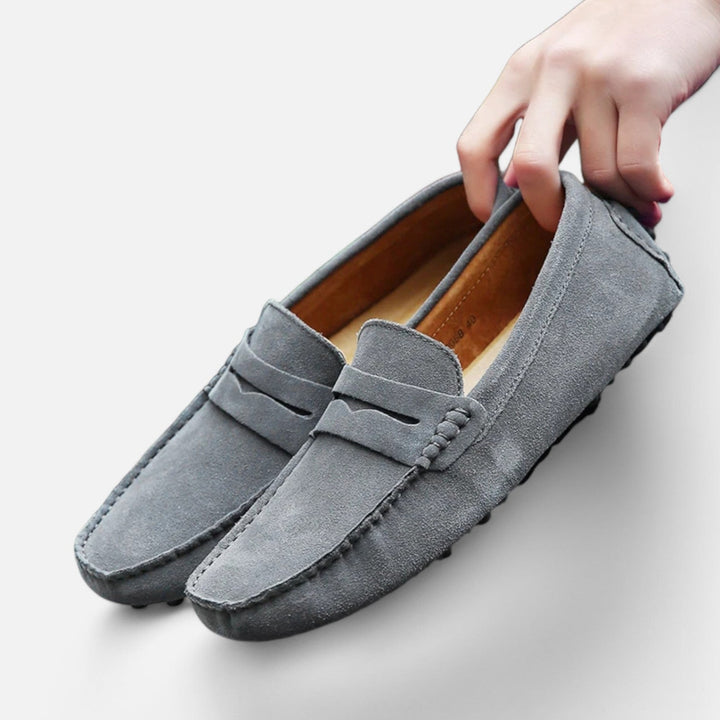 Stilvolle Slip-on Mokassins für Herren, weiches Leder für höchsten Tragekomfort.