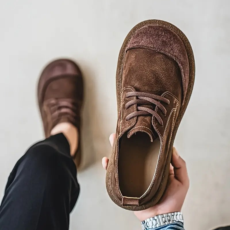 Frontansicht der stilvollen braun-khakifarbenen Herren Orthopädische Schuhe für den Alltag.