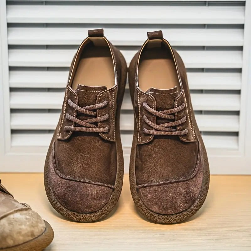 Stilvolle braun-khakifarbene Herren Orthopädische Schuhe. Bequem für ganztägigen Komfort.