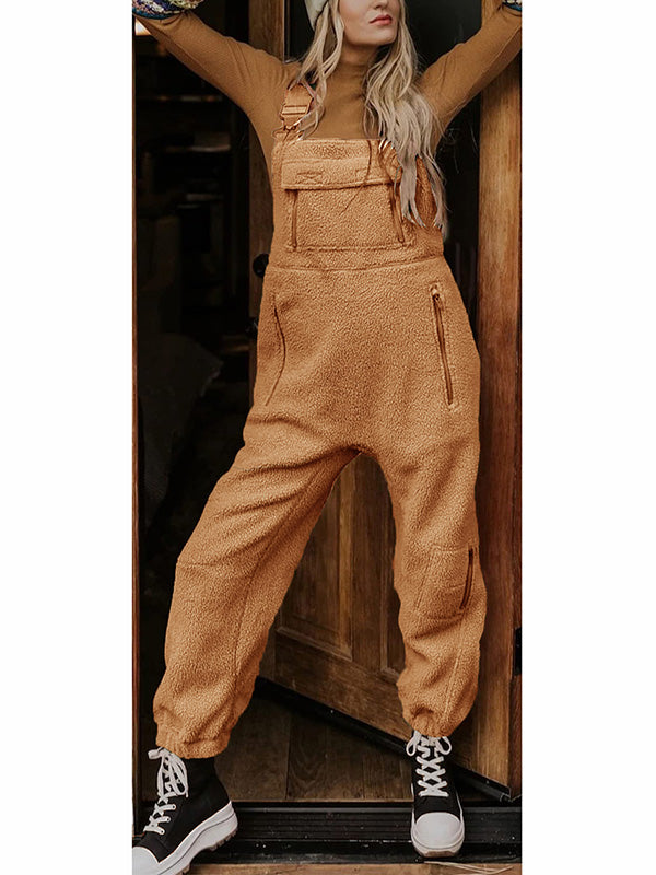 Warmer Damen Winter-Overall aus kuscheligem Fleece, hoher Tragekomfort.