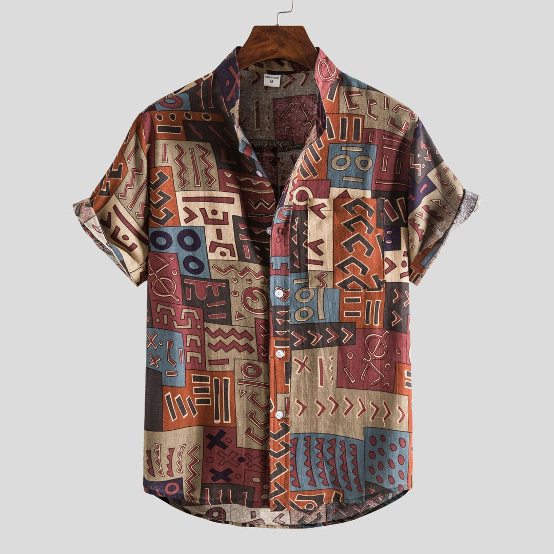 Buntes Herren-Sommerhemd mit floralem Muster. Ideal für Freizeit, Urlaub und Strandmode. Lässig & modisch.