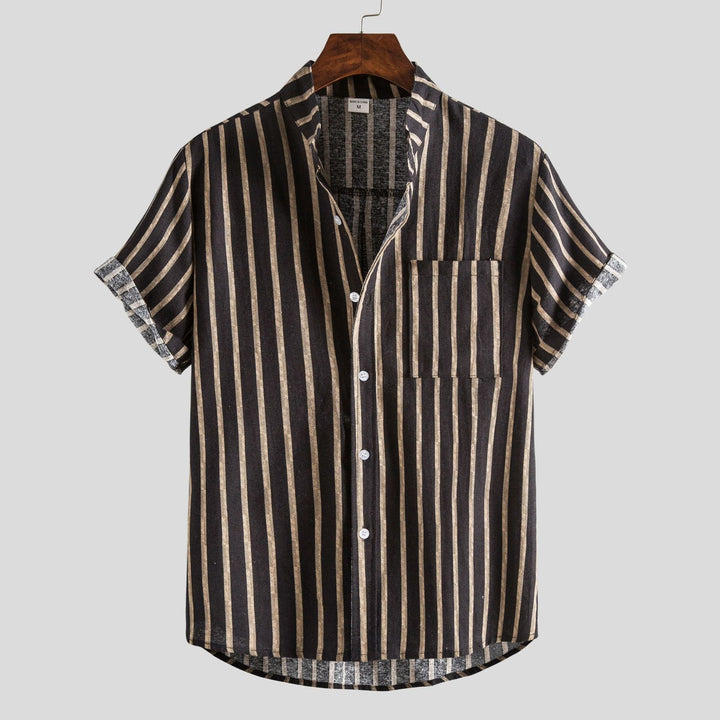 Vielseitiges, buntes Herren-Sommerhemd mit Muster. Ideal als Freizeithemd, für Strandmode & stilvollen Urlaub.