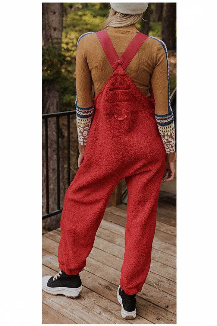 Damen Fleece Loungewear Overall, warm und stylisch mit Reißverschlüssen.