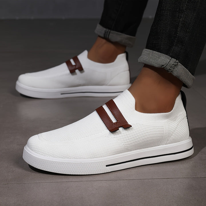Modischer Herren Slip-On Freizeitschuh, atmungsaktiv, bequem, für jede Gelegenheit.