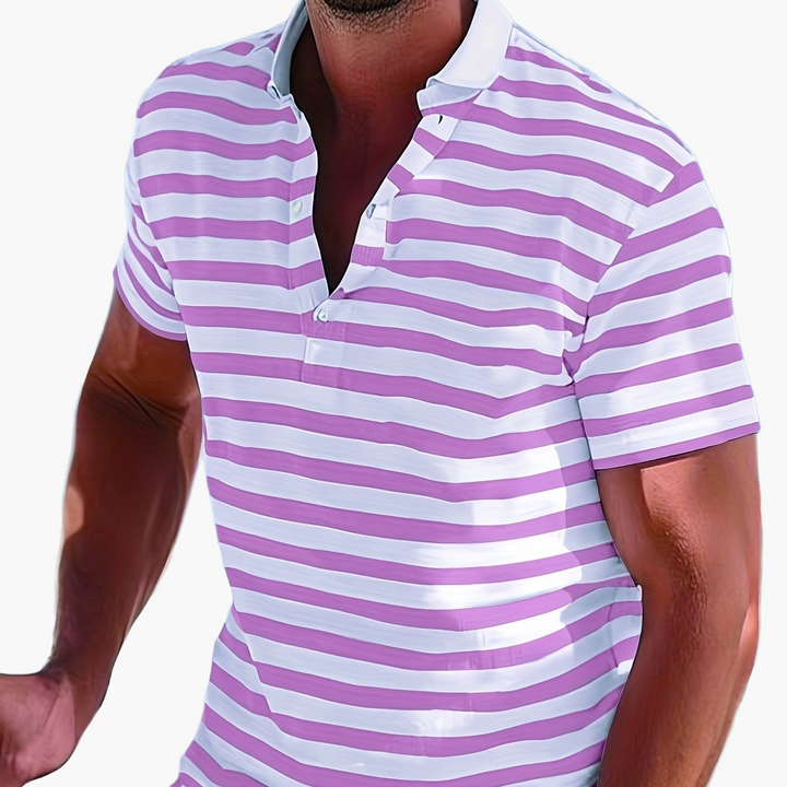Hochwertiges Herren Poloshirt, gestreift, in Marinestil-Optik für modebewusste Männer im Sommer.
