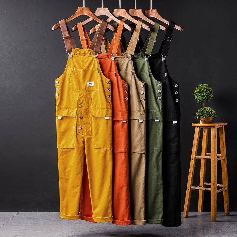 Unisex Herbst-Latzhose in Khaki. Komfortabler Overall für Freizeit & Alltag mit praktischen Taschen.