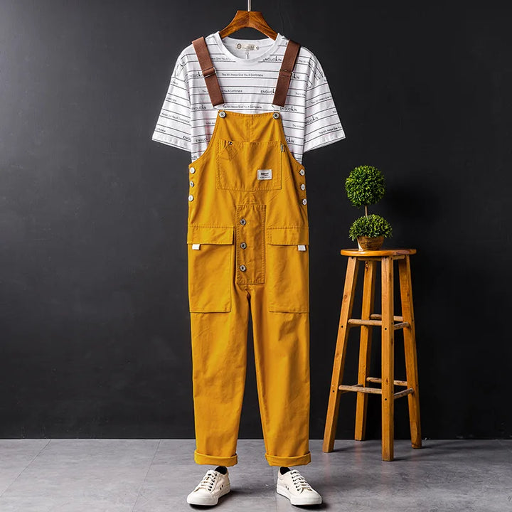 Strapazierfähige Unisex Latzhose aus Baumwoll-Mischgewebe. Herbst-Overall mit geräumigen Taschen in Schwarz.