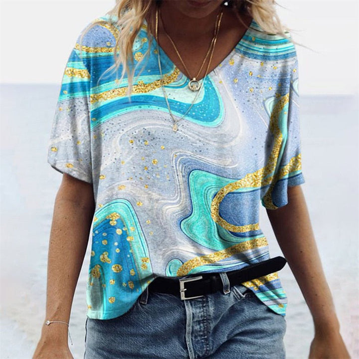 Deutsches Damen T-Shirt mit Marmormuster, V-Ausschnitt & Kurzarm, im lässigen Relaxed Fit für Freizeit.