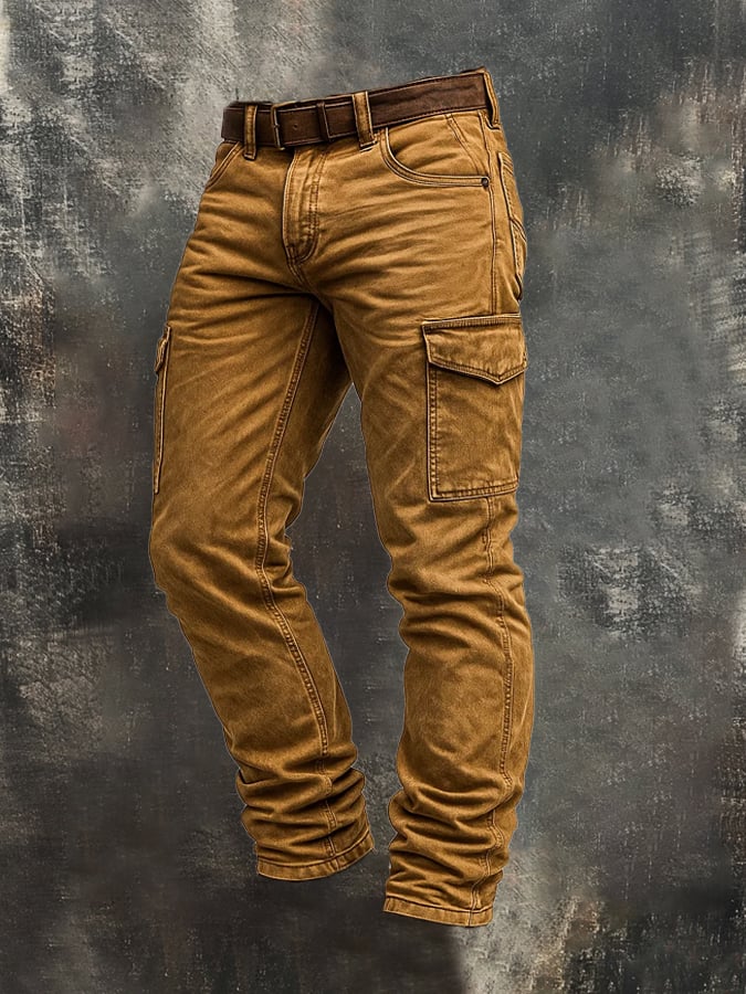 Detail der strapazierfähigen braunen Herren Outdoorhose im Vintage-Stil, ideal für Freizeit & Reisen.
